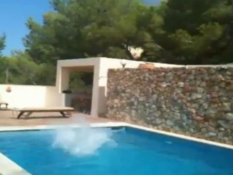 La Policia Nacional lanza una campaña para evitar prácticas como el balconing