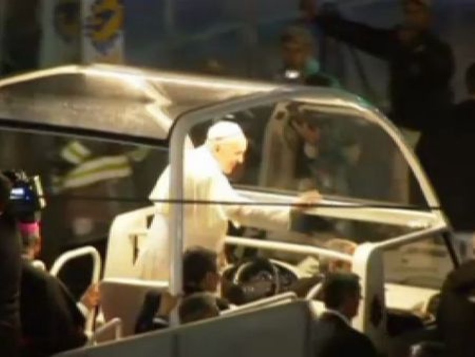 Más de un millón de jóvenes asisten al primer acto público del Papa Francisco de la JMJ