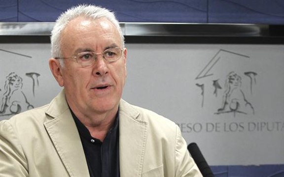 Cayo Lara acusa a Rajoy de faltar a la verdad en el Caso Bárcenas