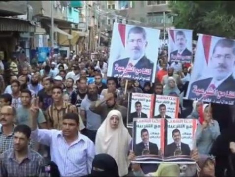 Miles de partidarios y detractores de Morsi se manifiestan en Egipto