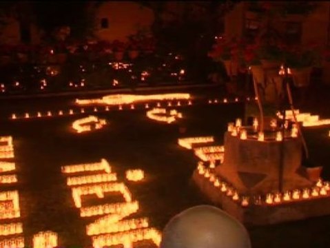 Más de 50.000 velas alumbran Pedraza