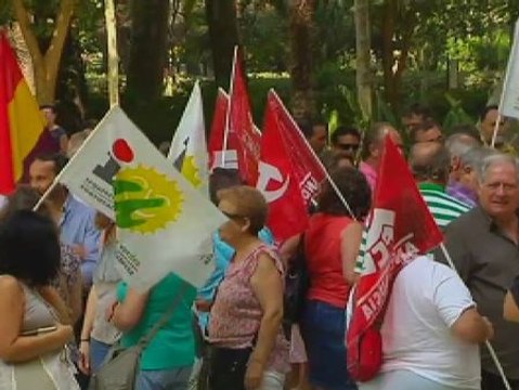 Concentraciones contra la decisión del Constitucional de paralizar el decreto andaluz contra los desahucios