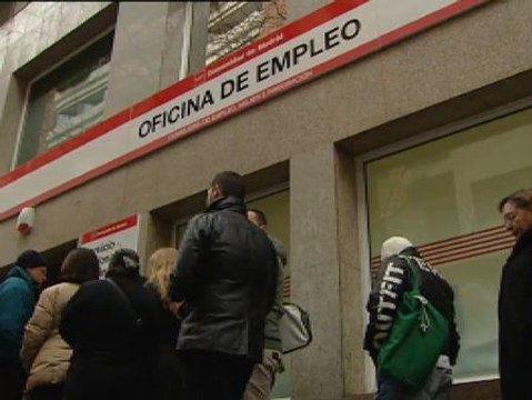 Cuatro de cada diez familias españolas sobreviven por las prestaciones