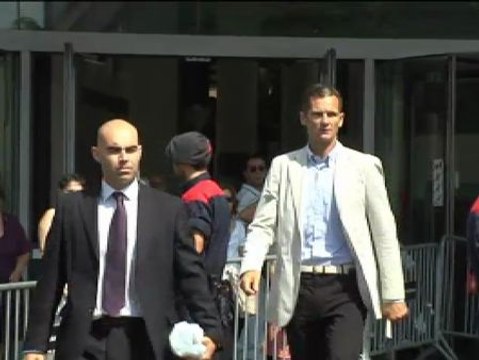 Pitada a Urdangarín a la salida de los juzgados