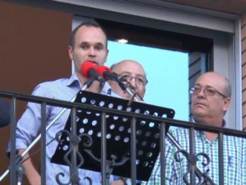 Iniesta anima a Tito Vilanova desde Fuentealbilla