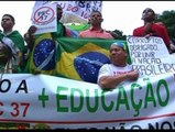 Dilma Rousseff propone celebrar un referéndum para hacer una reforma política
