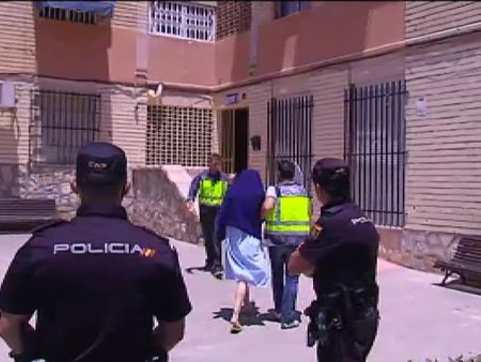 Rescatan a un bebé que su madre había arrojado por el desagüe