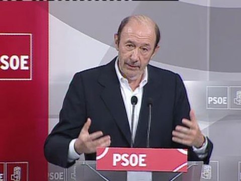 Rubalcaba: El Gobierno está sentado sobre tres volcanes en erupción: el paro, Bárcenas y Cataluña