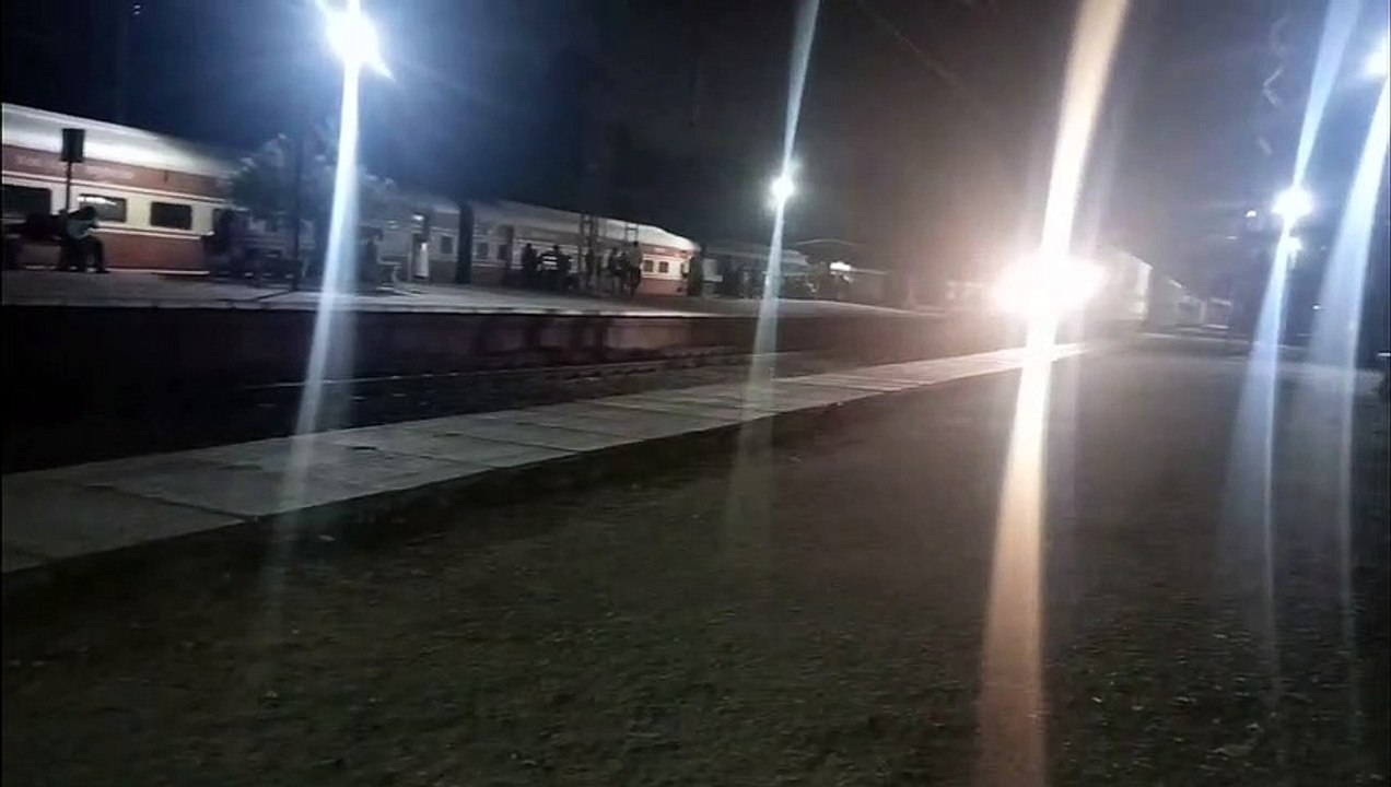 PUNJAB MAIL (12137) Passing Okhla Station
