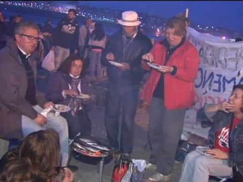 Hogueras y fiesta en la noche de San Juan