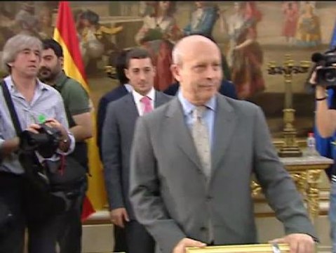 Educación se compromete a revisar la nota para acceder a una beca