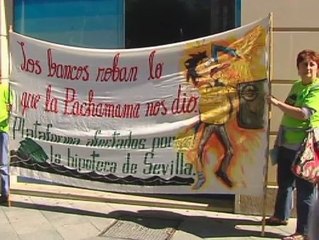 Nueva protesta de la PAH para exigir a los bancos que negocien con los hipotecados