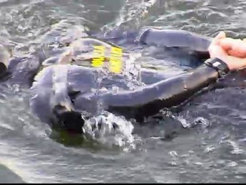 Mueren dos hermanos al caerse al río mientras jugaban