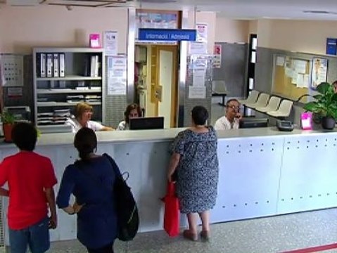 Sanidad pone datáfonos para cobrar la asistencia a turistas extranjeros sin cobertura