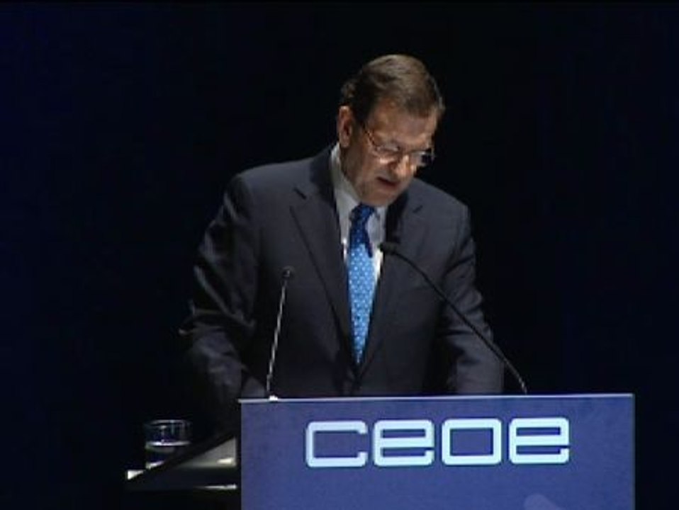 Rajoy insiste ante los empresarios que sus políticas "están dando frutos"