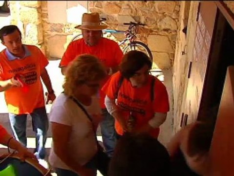 Desalojan a los preferentistas del ayuntamiento de O Rosal