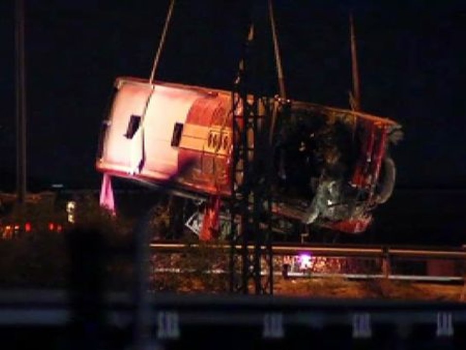 Al menos 38 heridos, 6 de gravedad, al volcar una autobús en la A-7 de Alicante