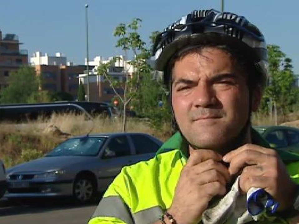 Los operarios de basuras obligados a llevar casco de ciclista