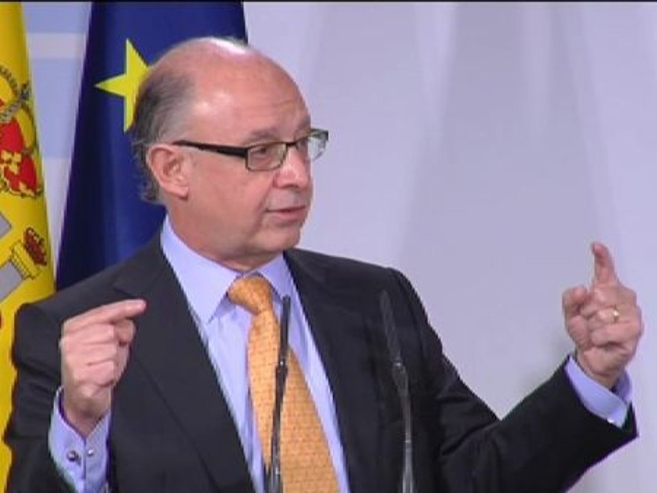 Montoro anuncia a las autonomías que la duplicidad se tendrá en cuenta al negociar el déficit