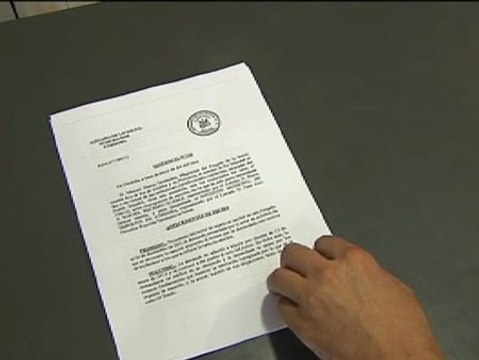 Un juez llama burros a los políticos en una sentencia