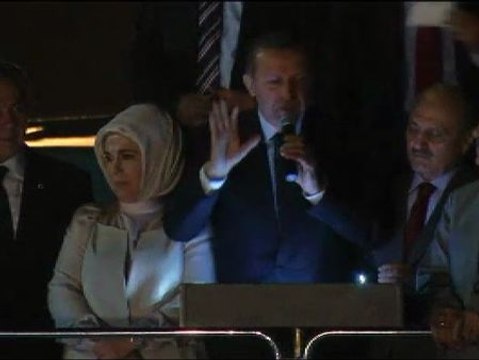 Erdogan vuelve a Turquía tras una semana de protestas