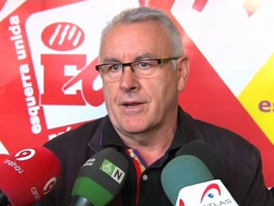 Cayo Lara lamenta que Wert quiera poner "una pila de agua bendita en la puerta de los colegios"