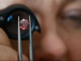 Encuentran uno de los diamantes rojos más grandes en una mina australiana