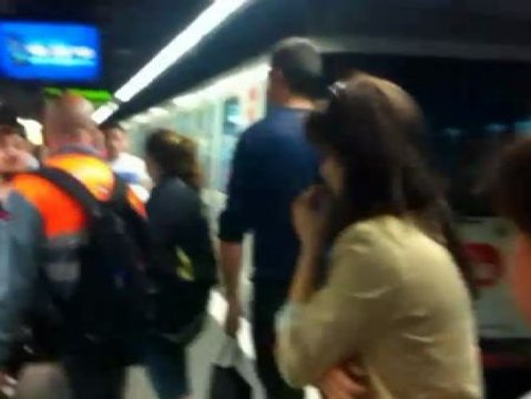 La cazacarteristas del metro de Barcelona impide escapar a unos ladrones