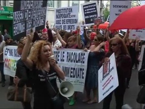 Decenas de trabajadoras sexuales protestan en París