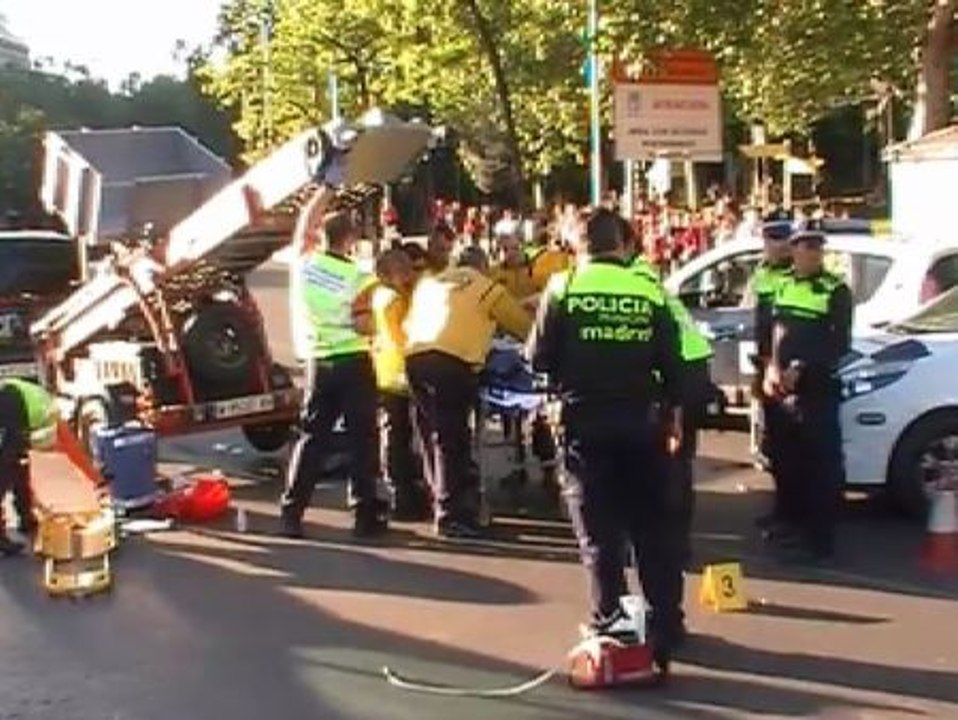 Un hombre es atropellado por una furgoneta de mudanzas en Madrid