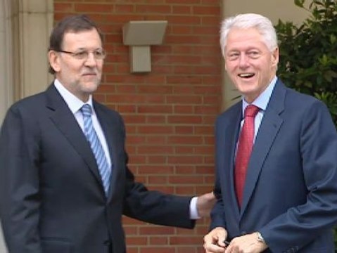 Rajoy recibe al ex presidente Clinton en La Moncloa