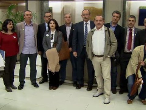 Grupos de la oposición, sindicatos y padres se reúnen en el Congreso para protestar por la ley de educación