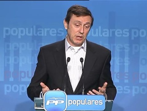 Hernando acusa a socialistas y nacionalistas de haber estado más pendientes del adoctrinamiento que de la calidad