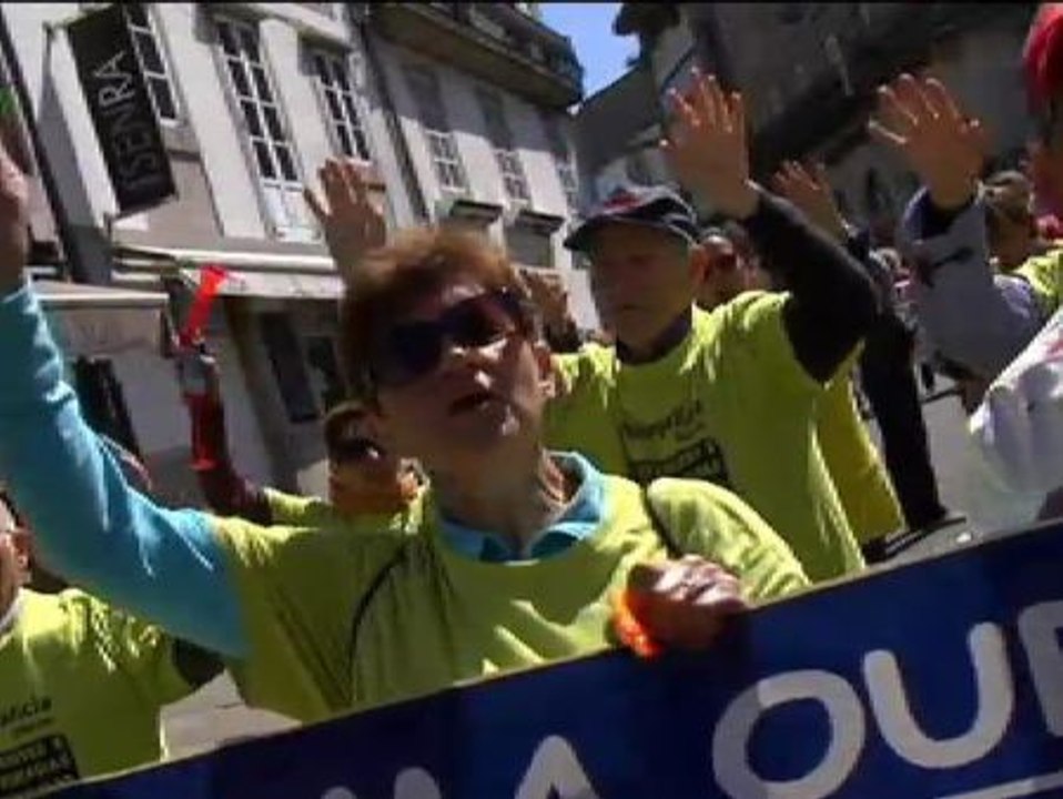 Multitudinaria protesta de los afectados por las participaciones preferentes en toda Galicia