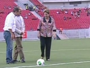 Dilma Rousseff inagura el último estadio
