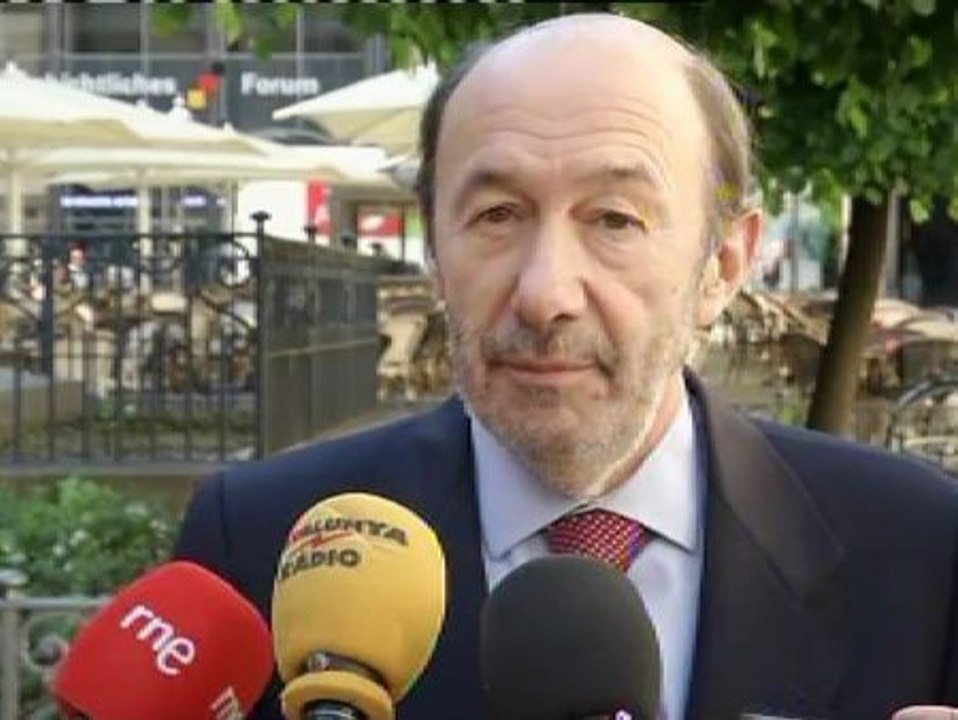 Las palabras de Aznar producen "espanto" a Rubalcaba