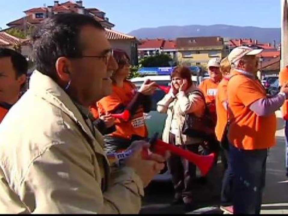 Altercado entre los afectados por las preferentes y la Policía de Nigrán