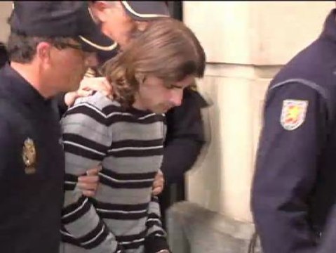 Abucheos a la llegada de Carcaño a los juzgados