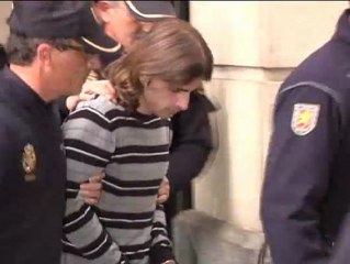 Abucheos a la llegada de Carcaño a los juzgados