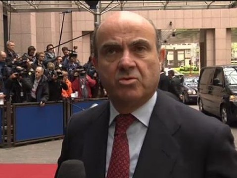 De Guindos: El Gobierno no contempla modificaciones a la reforma laboral