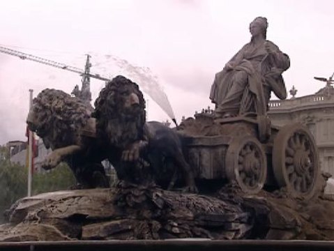 El Samur atiende un parto en la Plaza de Cibeles
