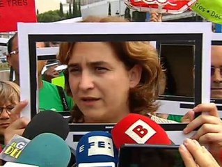 Ada Colau: "El presidente entiende la democracia a través de pantallas de plasma"