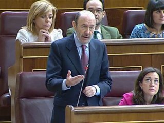 Rubalcaba pide a Rajoy que le dé "un respiro a la gente"