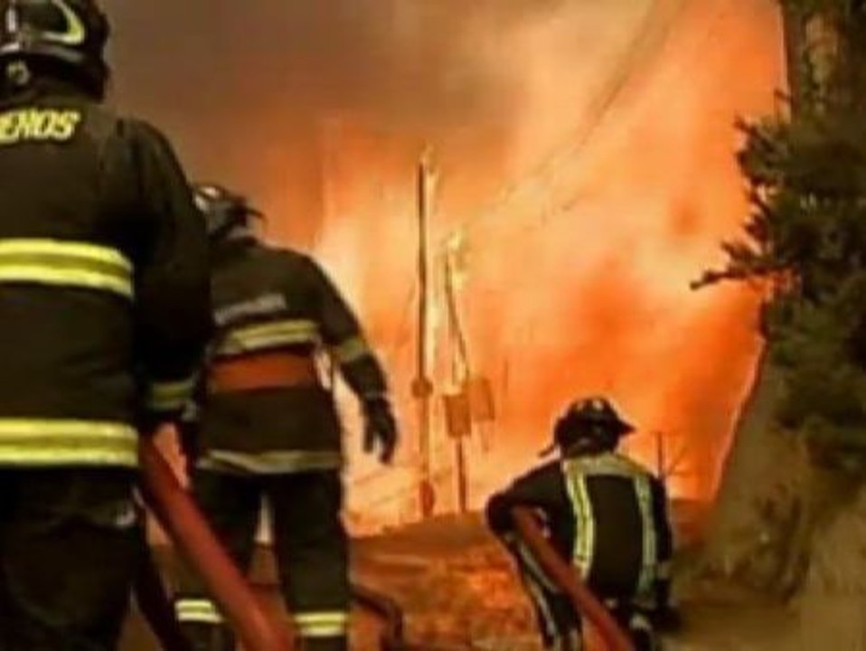 Las llamas convierten a Valparaíso (Chile) en un infierno