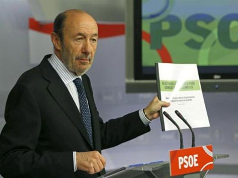 Rubalcaba centra en el empleo y en la reforma fiscal su plan de reactivación económica