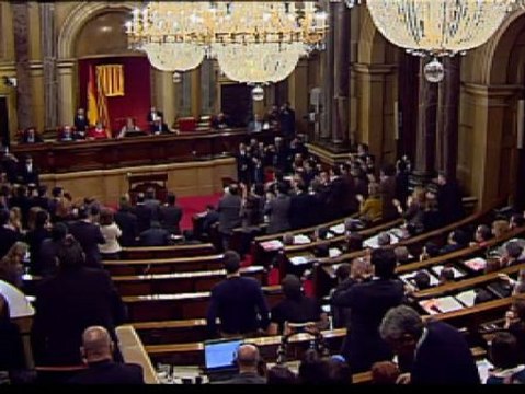 El Constitucional suspende la declaración soberanista catalana