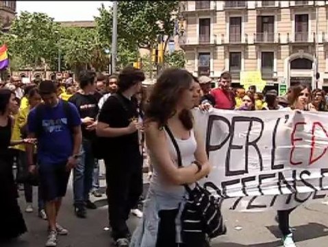 La comunidad educativa catalana se echa a la calle en Barcelona contra los planes del Gobierno