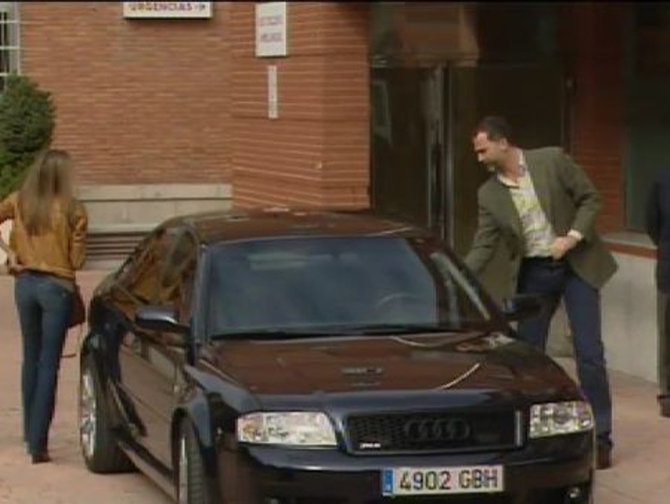 Los Príncipes de Asturias llegan a la clínica donde operan al Rey