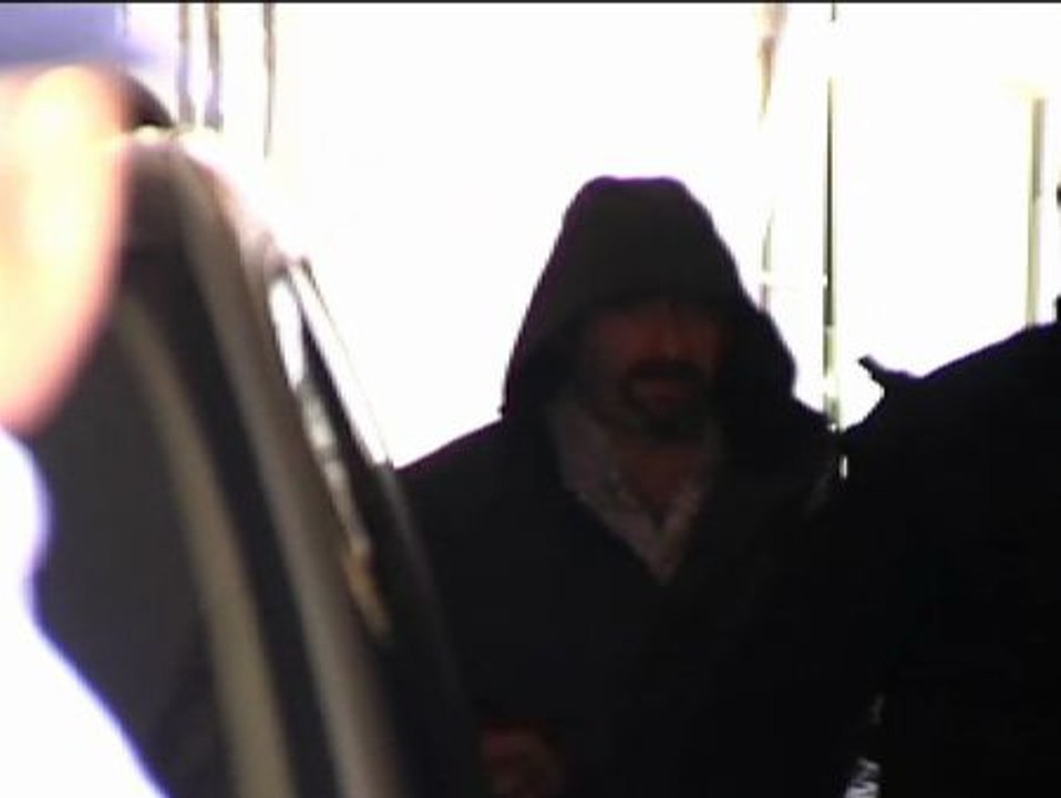 Uno de los terroristas detenidos cerca de Limoges grita "Gora ETA militarra" durante uno de los registros