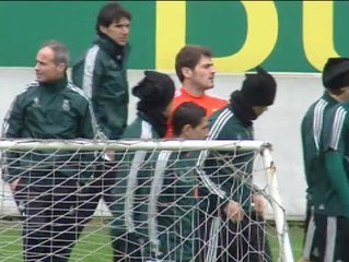 El Madrid se entrena en el campo del Besiktas